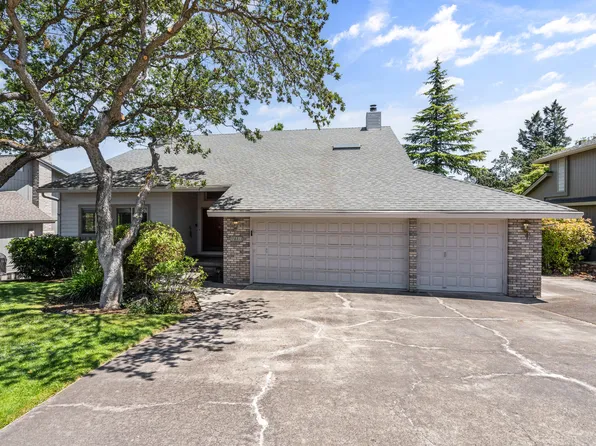 1031 Kristen Dr, Medford, OR 97504