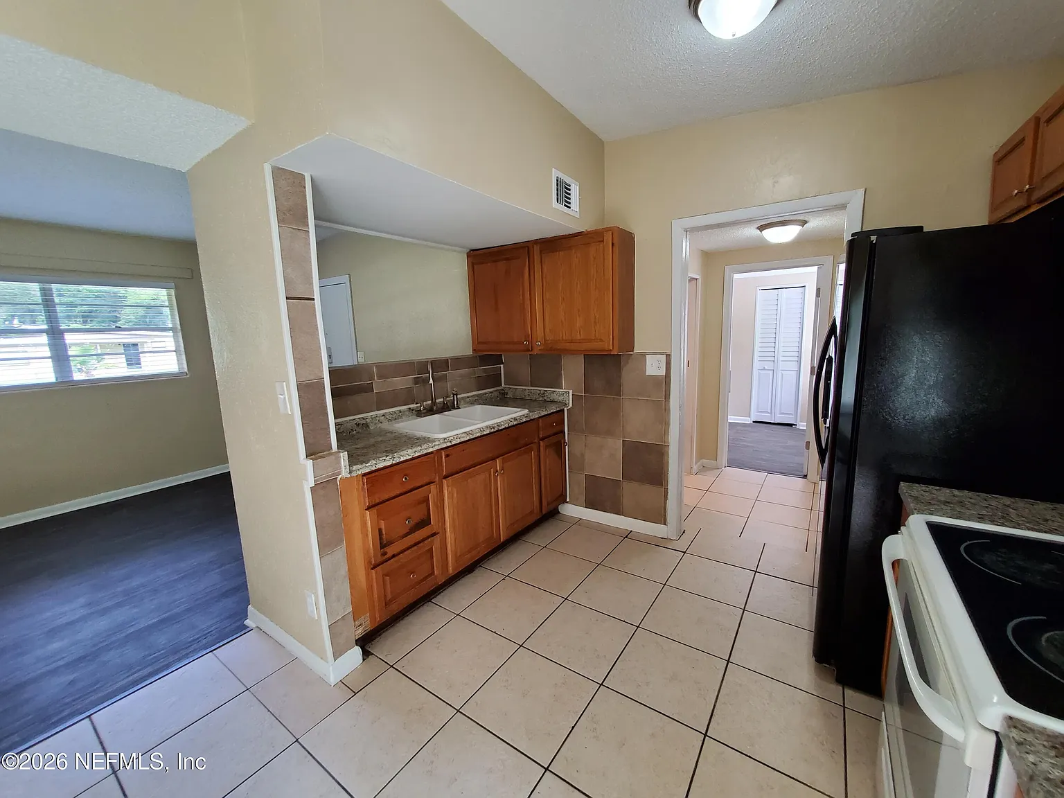 4 bed, 1.0 bath, 1278 sqft, $1,650 — Photo 4
