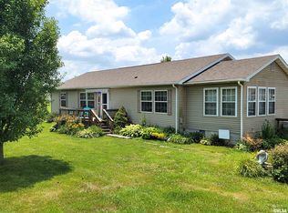 208 Linda Ave, Cisne, IL 62823