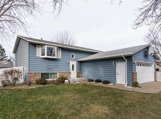 1229 Dennis St N, Maplewood, MN 55119