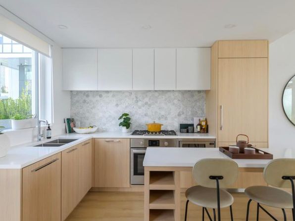 2425 Alpha Ave #103, Burnaby, BC V5C 5L2