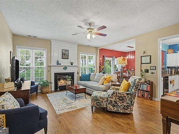 3rd image of 151 Regent Pl