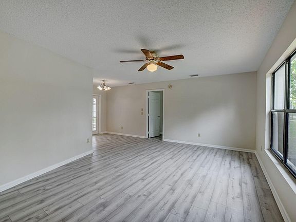 3rd image of 950 SW Aviation Ave