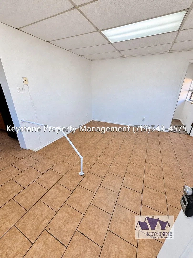 $300 Off 1st Month & App Fee Reimbursed! Spacious 3 Bed/1 Bath Home $1,150/$1,150 — Photo 2