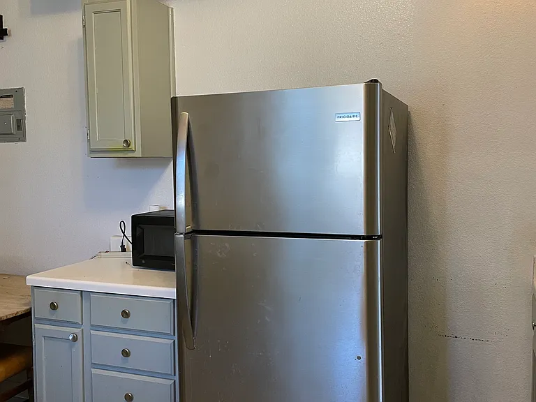 411 E Lachapelle St — Photo 8