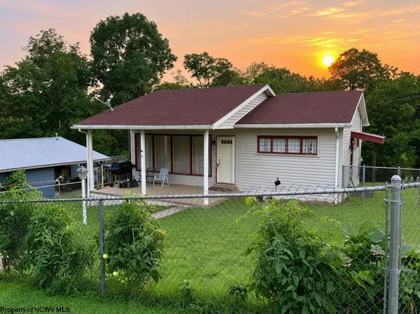 111 Ullom St, Fairmont, WV 26554