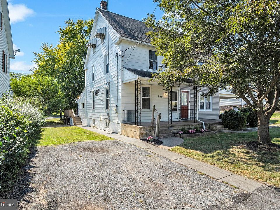 1st image of 209 1st St