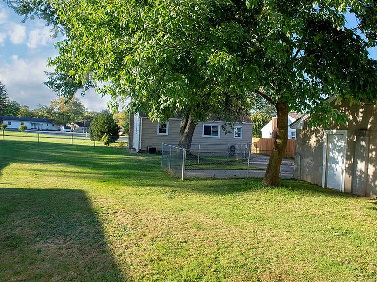 7229 Glendale Ave — Photo 20