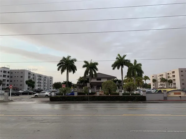 8185 NW 7th St APT 410, Miami, FL 33126