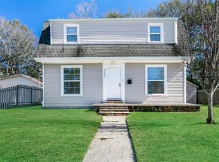 9025 Rensu Dr, River Ridge, LA 70123