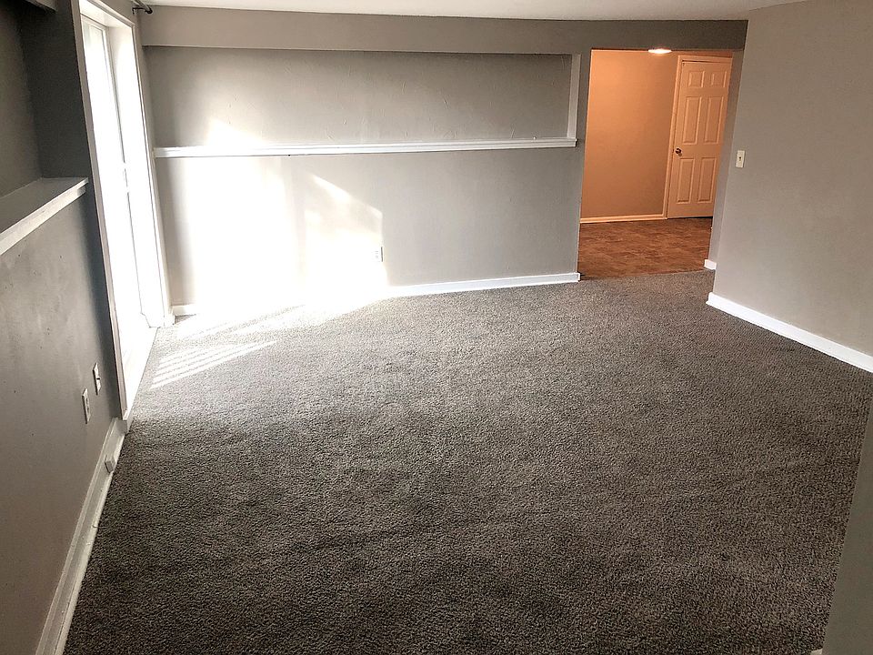 Living Room, sliding door to private deck!!