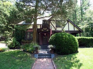 51 Mill River Rd, Oyster Bay, NY 11771