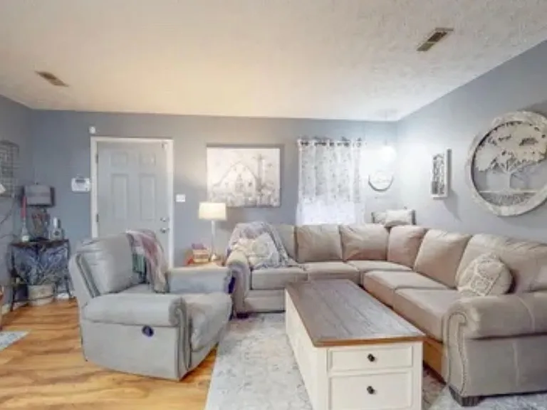 670 Shadywood Ln — Photo 14