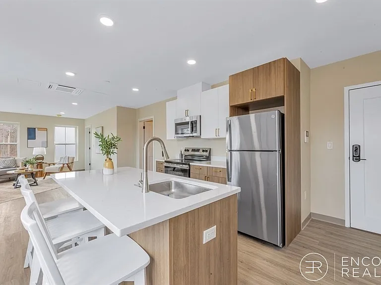 374 Cummins Hwy #201 — Photo 3