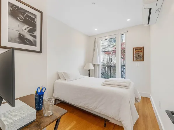 467 Grand Street image 4 of 9