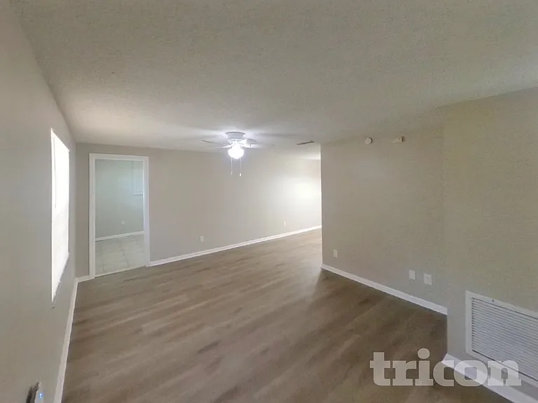 804 Briarcliff Dr — Photo 2