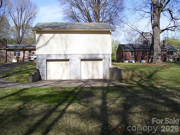 5th image of 2402 Brantley Rd