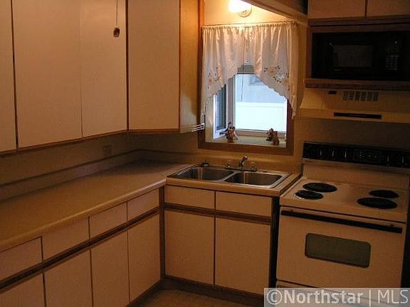 5th image of 113 Westminster Ave SW