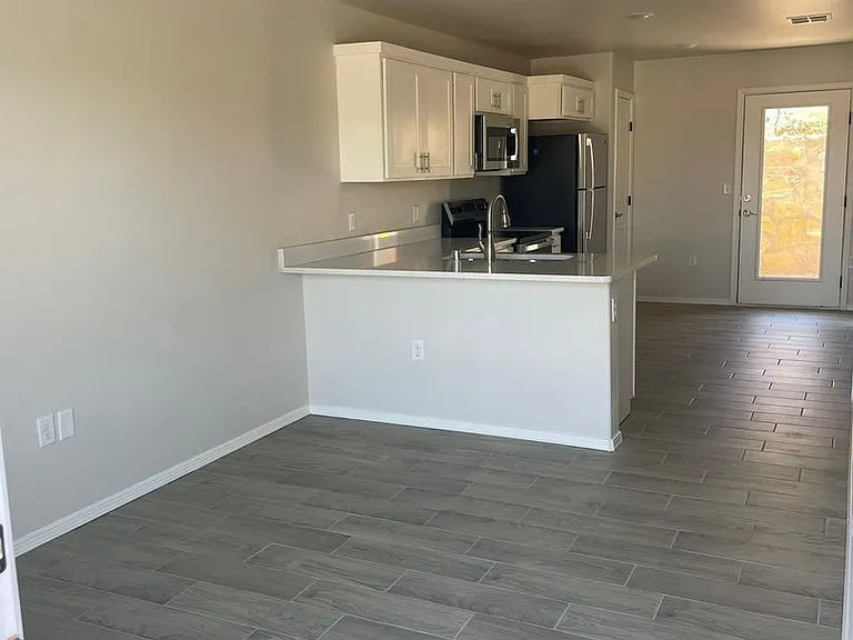 2102 Wyoming Ave — Photo 2