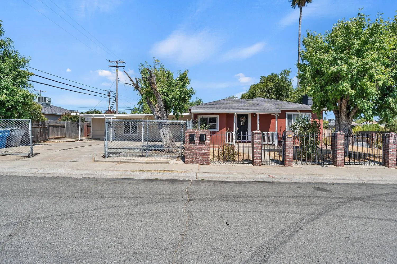 5351 Whittier Dr photo 1