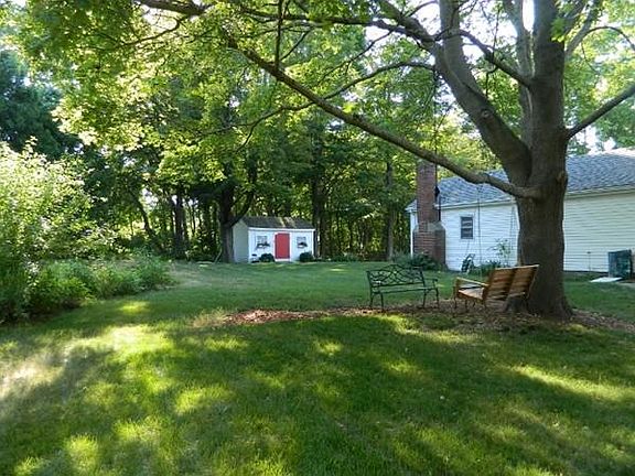 4th image of 2 Briarwood Dr