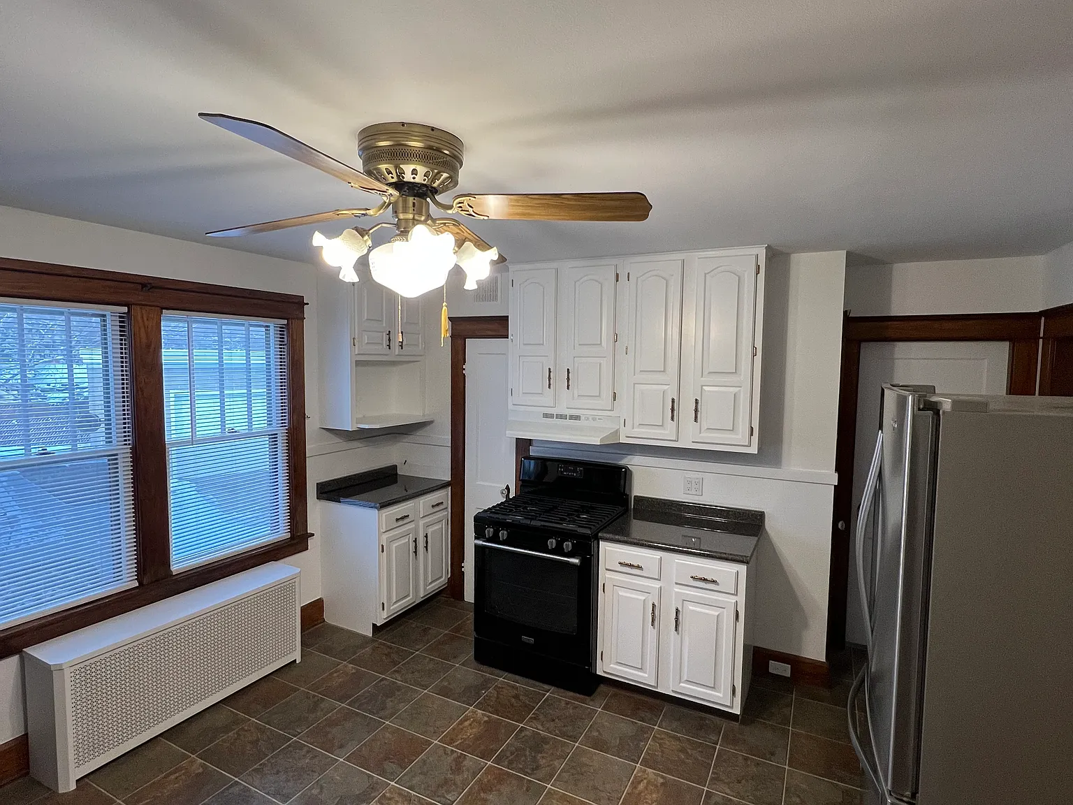 2 bed, 900 sqft, $1,800 — Photo 4