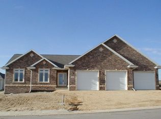 5630 Clay Ridge Dr, Dubuque, IA 52002