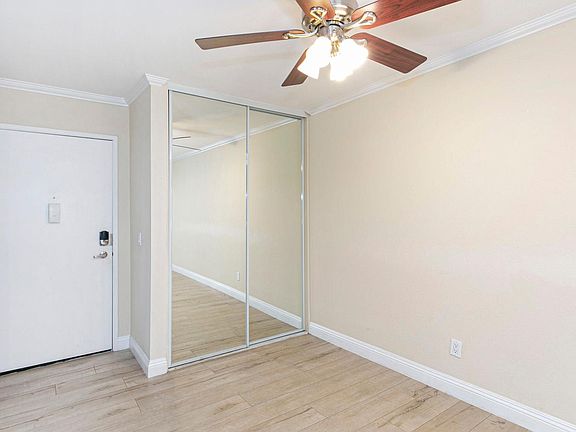 2nd image of 5525 Canoga Ave
