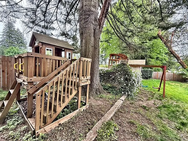 710 Parkway Ct NE — Photo 25