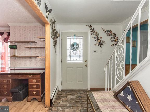2nd image of 1036 Oakwood Dr
