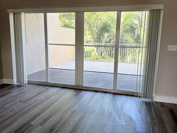 5th image of 960 Starkey Rd APT 5105