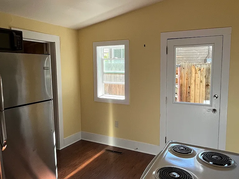 505 Hillsdale St — Photo 11