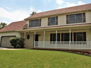 654 Ridge Dr, Elburn, IL 60119