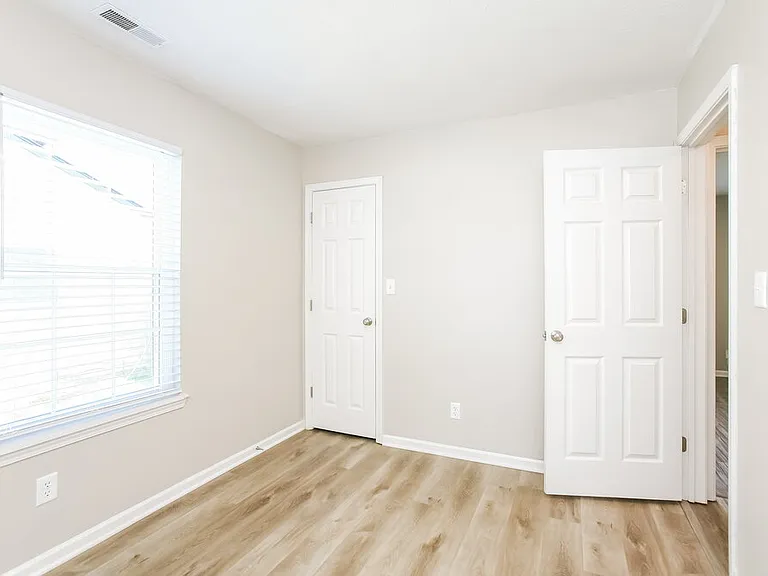 1015 Redwood Dr — Photo 13