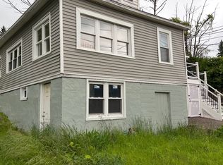 33 Old Lake Rd, Dallas, PA 18612