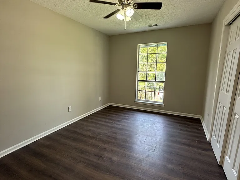 405 Nevada St — Photo 9