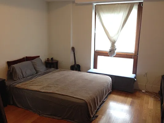 Rented by Luxus Manhattan Realty | media 40