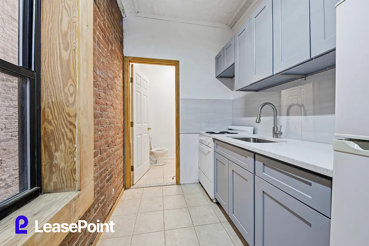 Building Photo - 311 E 105th St #1B