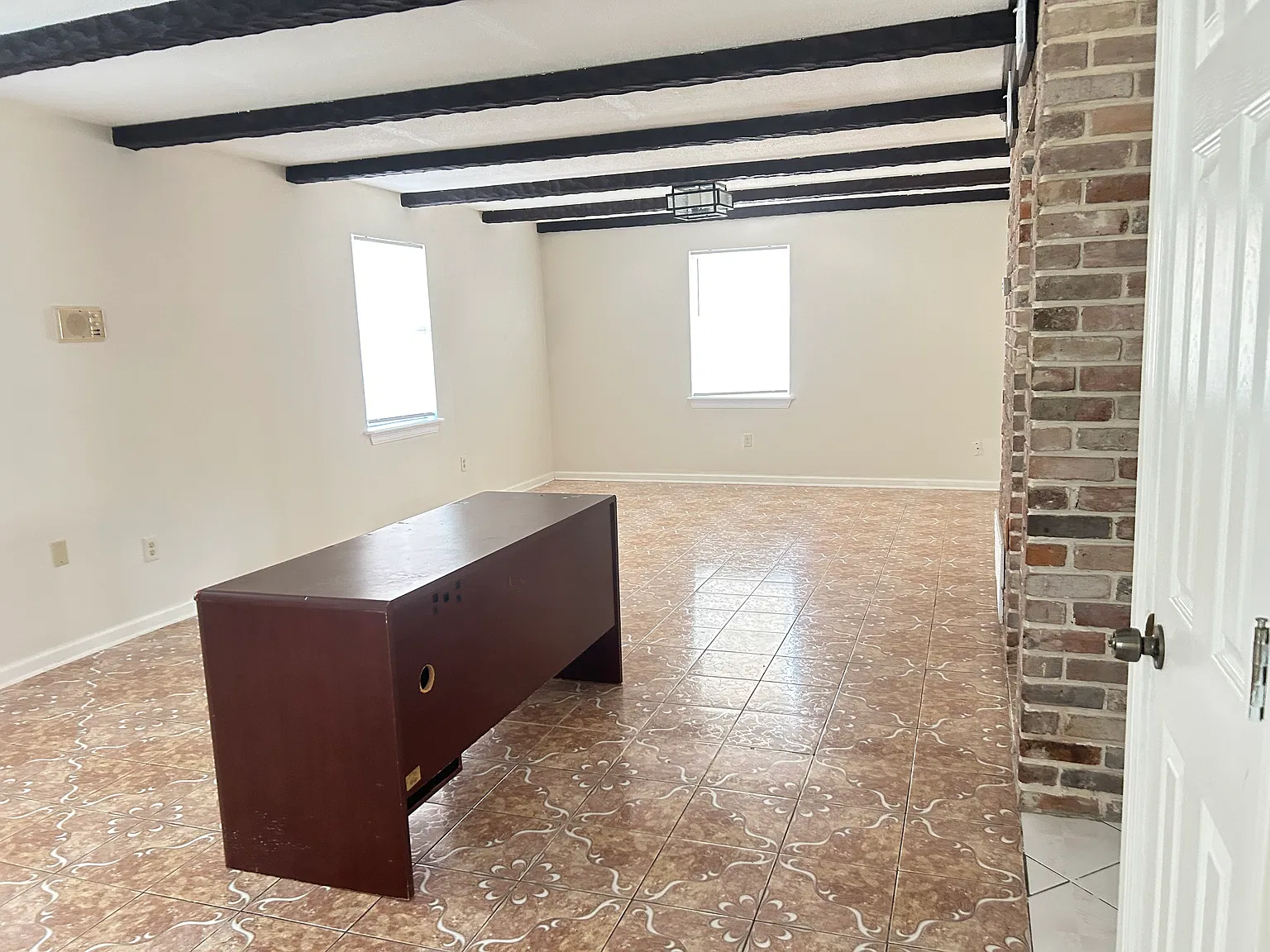 4 bed, 2.5 bath, 2700 sqft, $2,200 — Photo 2