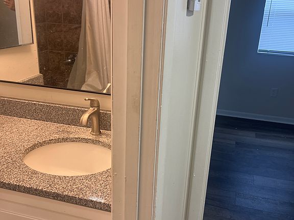 3rd image of 1099 SW McFarlane Ave #102