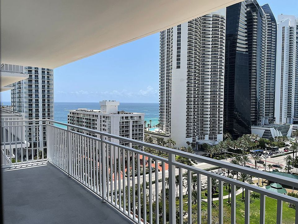 Gorgeous balcony views!!