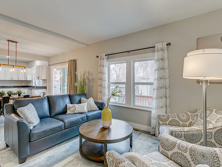 439 N Walnut St — Photo 37