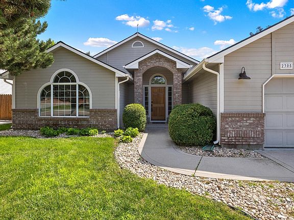 4th image of 2305 E Chateau Dr