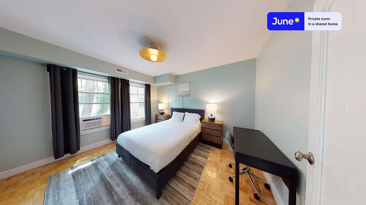 Queen bedroom in 7 bed/2.5 bath home in Harvard Square #443 C — Photo 1