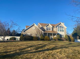 169 Southfield Rd, Baiting Hollow, NY 11933