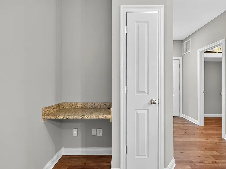 Palomar View Apartments — Photo 15
