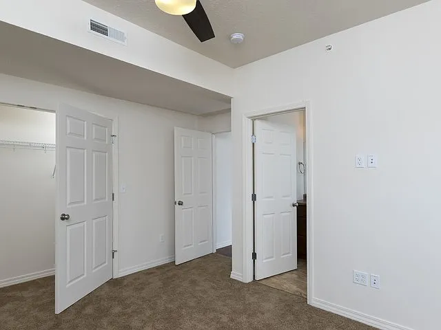 1100 S Market Ave — Photo 9