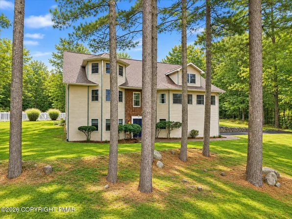 233 Sawmill Rd, Stroudsburg, PA 18360