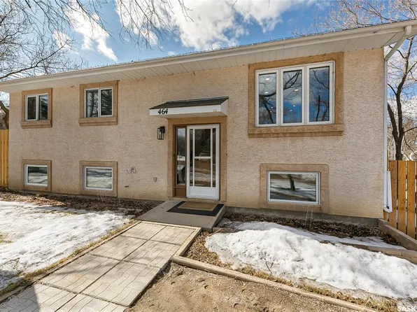 464 7th STREET E, Regina Beach, SK S0G 4C0