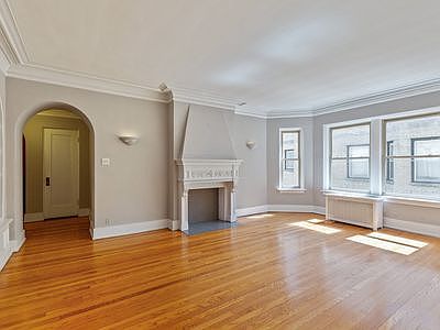 2nd image of 2728 N Pine Grove Ave #3